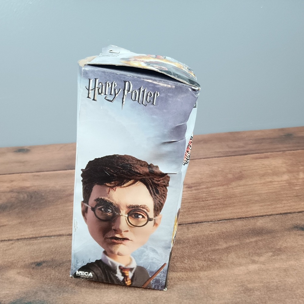 NECA Harry Potter Head Knocker Harry Potter Ron and Herminie Figure - Picture 5 of 16